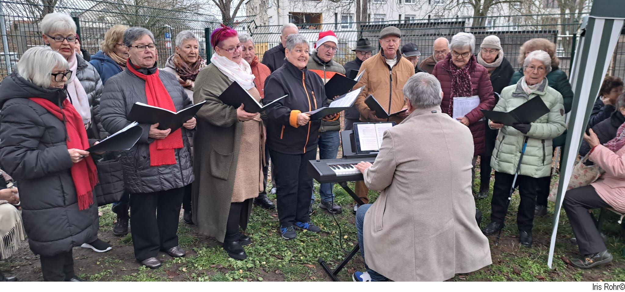 Singen beim kleinen Weihnachtsmarkt